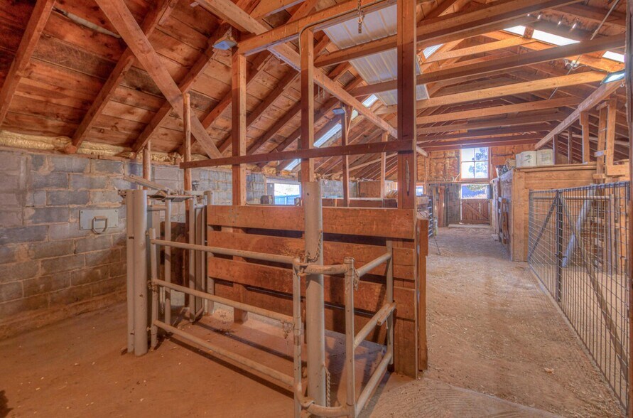More Photos Of 22540 Us Highway 160, Walsenburg Veterinarian Kennel For Sale