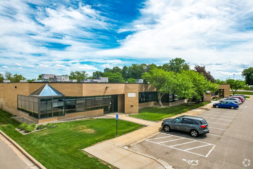 More Photos Of 2905 Northwest Blvd, Plymouth Light Distribution For Lease