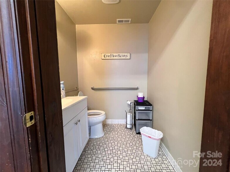 More Photos Of 604 Clark Dr, Lincolnton General Retail For Sale