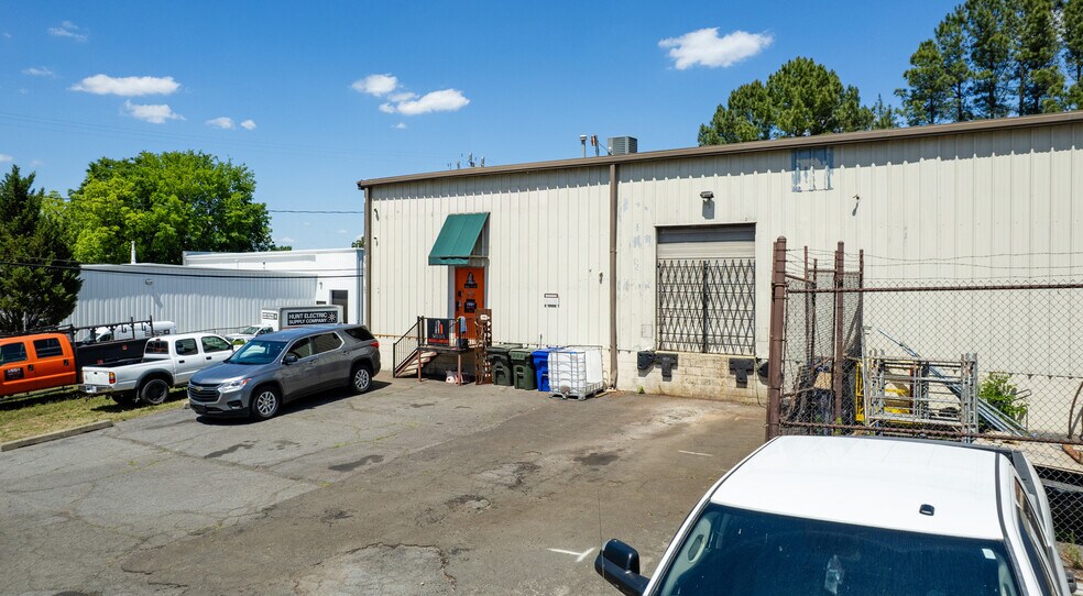More Photos Of 907-915 Ramseur St, Durham Warehouse For Lease