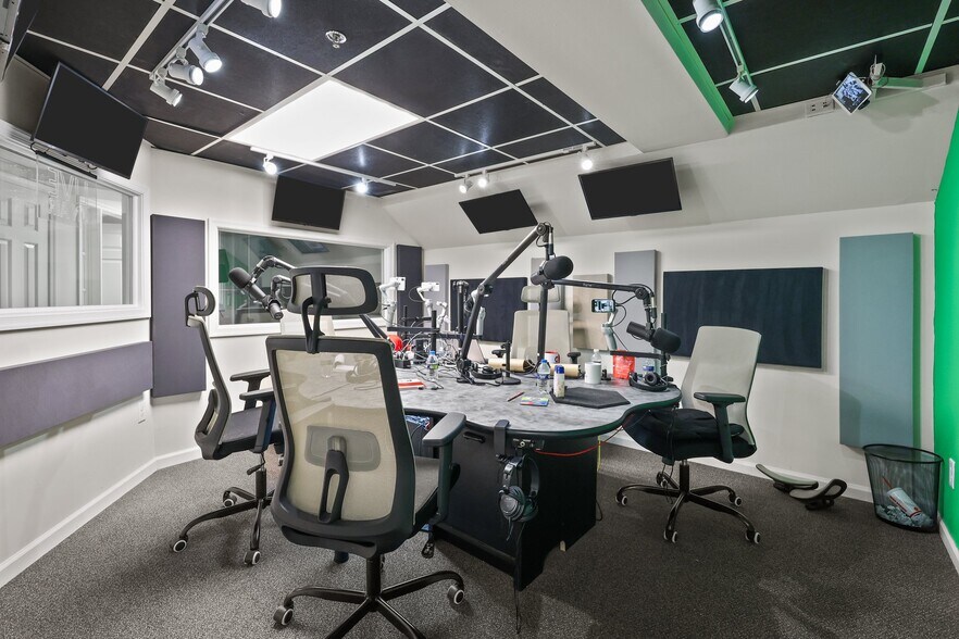 More Photos Of 100 Corporate Dr E, Langhorne Office For Lease