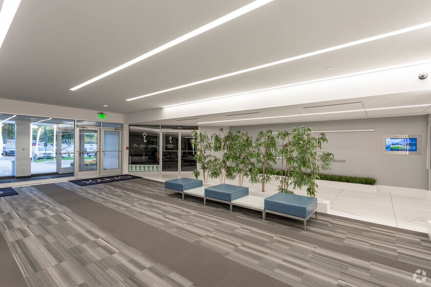 More Photos Of 29777 Telegraph Rd, Southfield Office For Lease