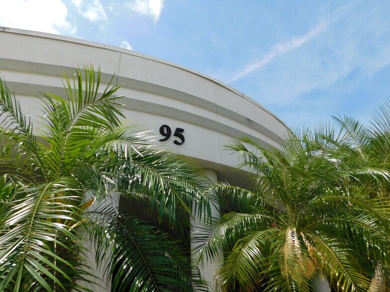 More Photos Of 95 Bulldog Blvd, Melbourne Medical For Lease