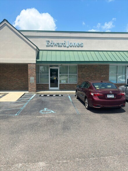 More Photos Of 108 Central Ave, Goose Creek Office For Sale