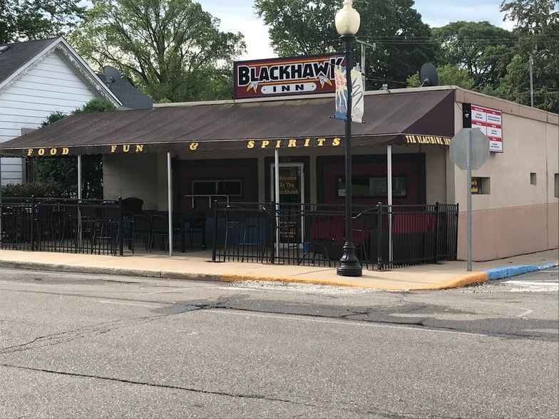 More Photos Of 257 W Main St, Westville Bar For Sale