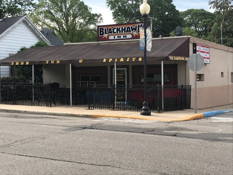 More Photos Of 257 W Main St, Westville Bar For Sale