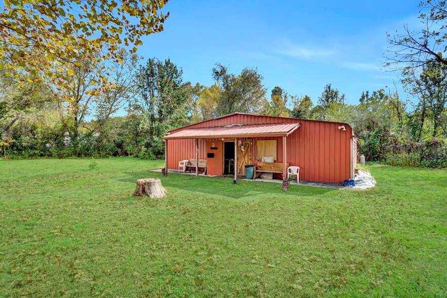 More Photos Of 4033 Geer Hwy, Cleveland General Retail For Sale