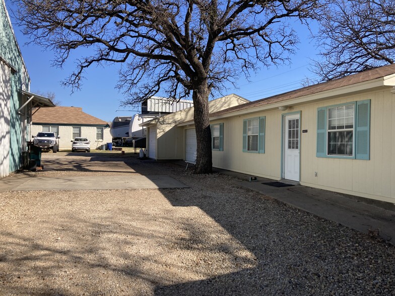 Primary Photo Of 1218 W Shady Grove Rd, Grand Prairie Service For Sale