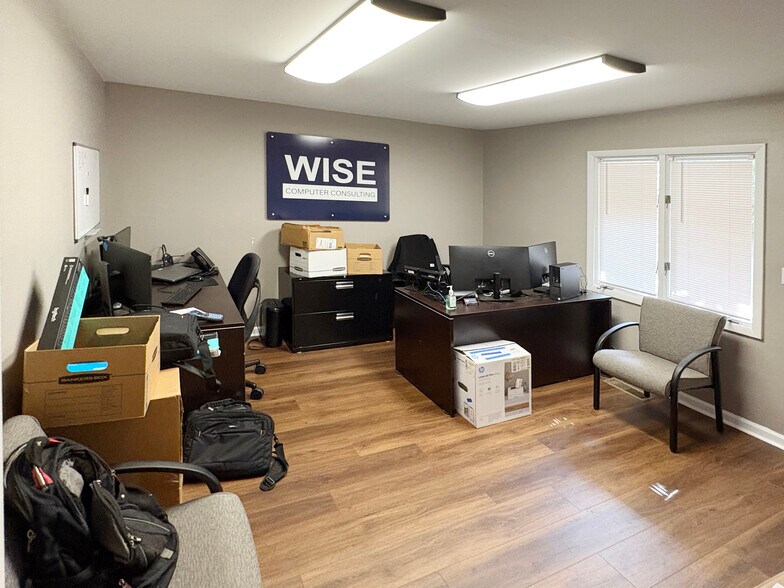 More Photos Of 4371 Charlotte Hwy, Clover Office For Sale