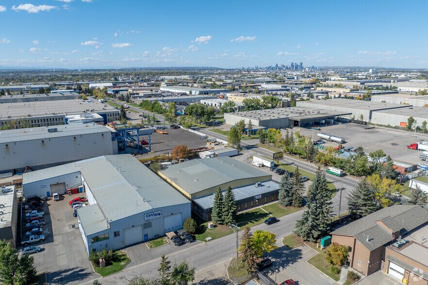 More Photos Of 4605 76 Av SE, Calgary Warehouse For Sale