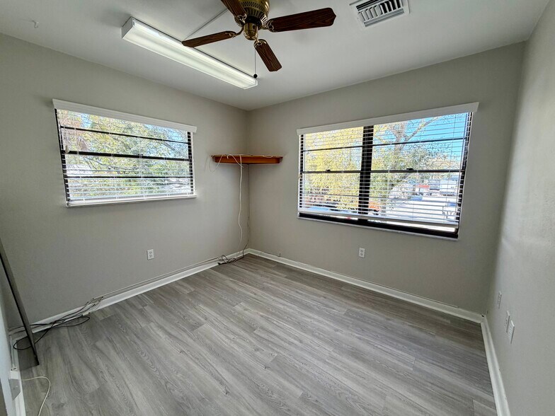 More Photos Of 2027 Manatee Ave, Bradenton Loft Creative Space For Lease