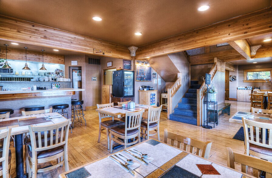 More Photos Of 614 NW Cedar Ave, Redmond Restaurant For Sale