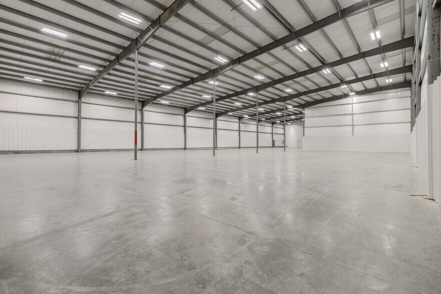 More Photos Of 5 B W Industrial, Washington Warehouse For Lease