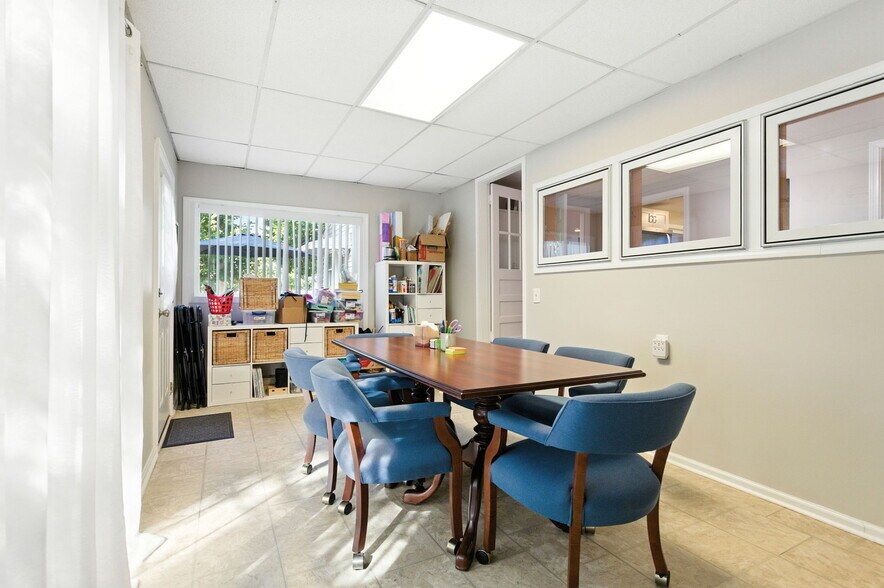 More Photos Of 409 Marquette Dr, Louisville Office For Sale