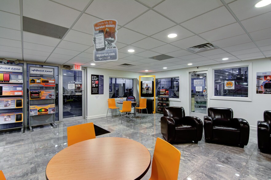 More Photos Of 975 J Clyde Morris Blvd, Newport News Auto Dealership For Lease