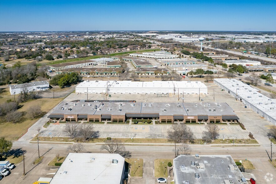 More Photos Of 15603 W Hardy Rd, Houston Unknown For Lease