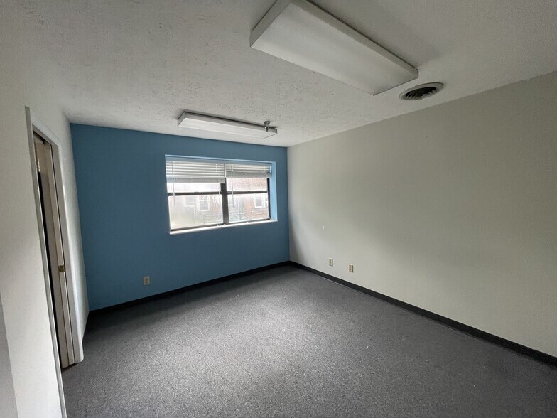 More Photos Of 1018 Delta Ave, Cincinnati Office For Lease