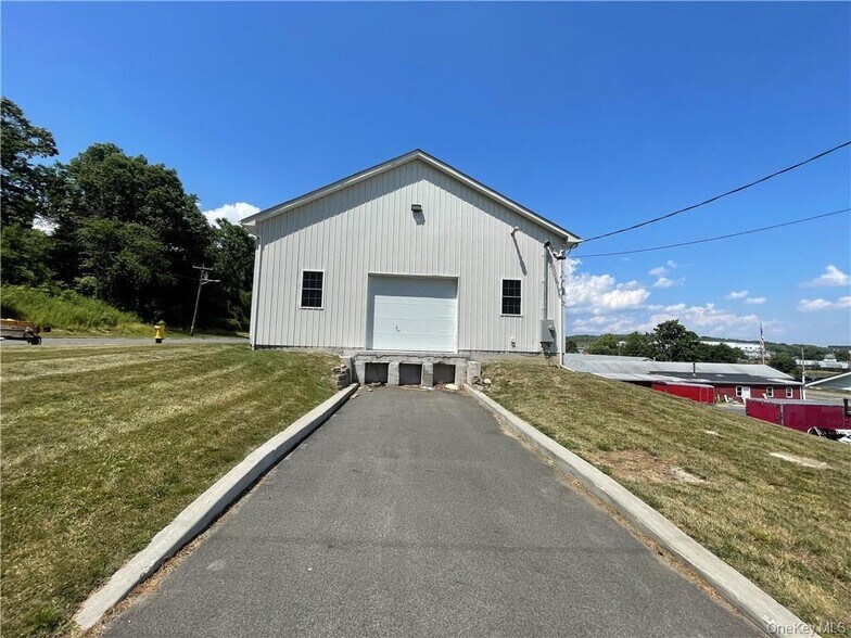 More Photos Of 75 Bill Larkin Dr, New Windsor Township Industrial For Sale