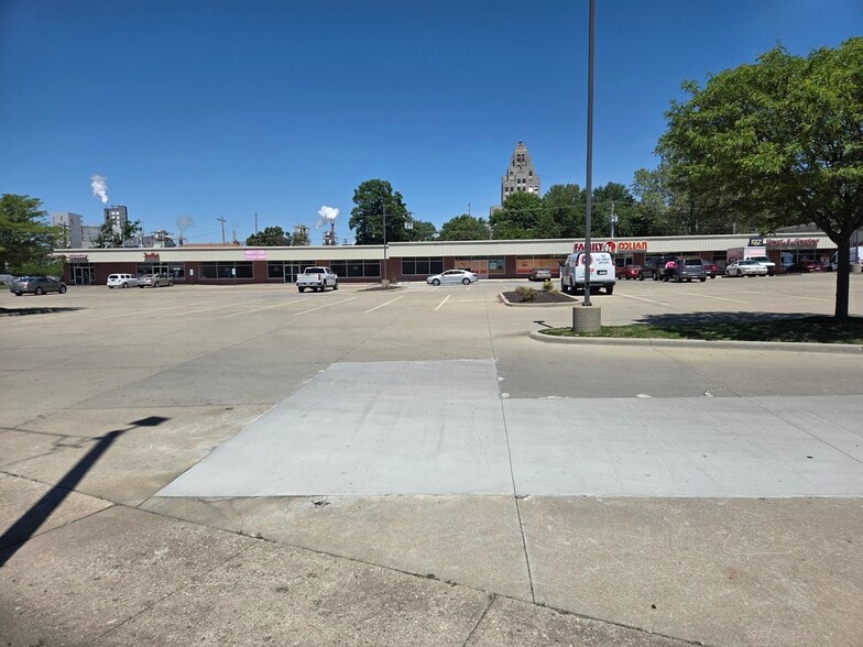 More Photos Of 2200 E William St, Decatur General Retail For Lease