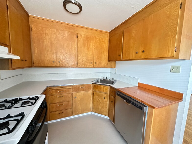 More Photos Of 3138 California St, Berkeley Apartments For Sale