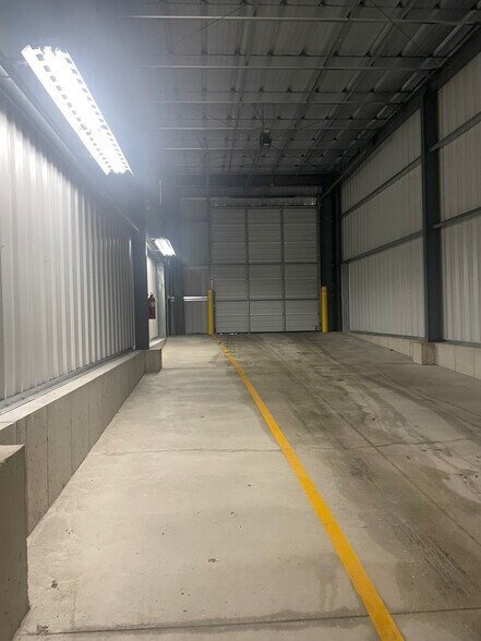 More Photos Of 2914 Independence Dr, Fort Wayne Light Distribution For Lease