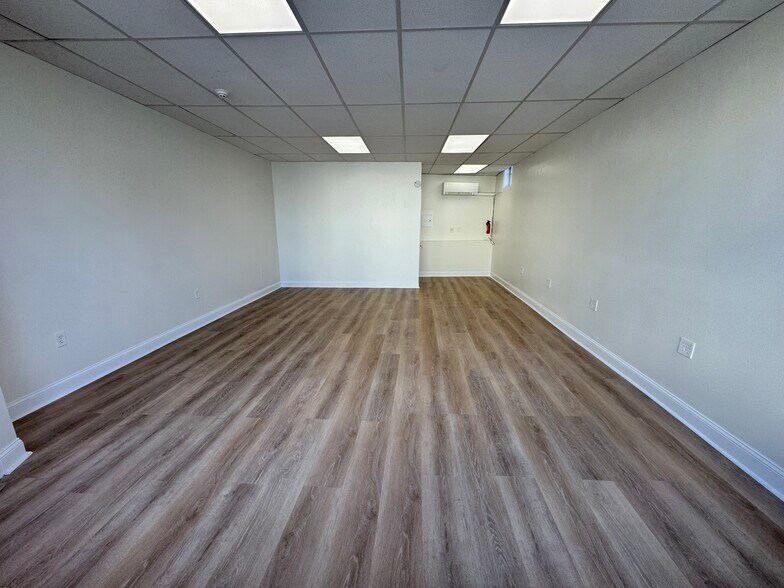 More Photos Of 3 Pearl St, Mystic Storefront Retail Residential For Lease
