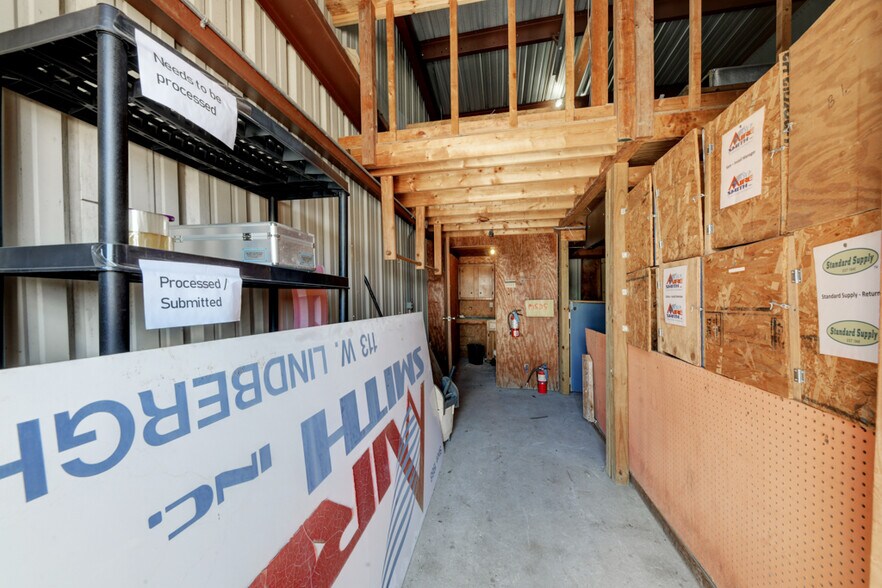 More Photos Of 113 W Lindbergh Blvd, Universal City Service For Sale