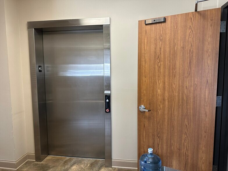 More Photos Of 4750 Sherwood Common Blvd, Baton Rouge Office For Lease