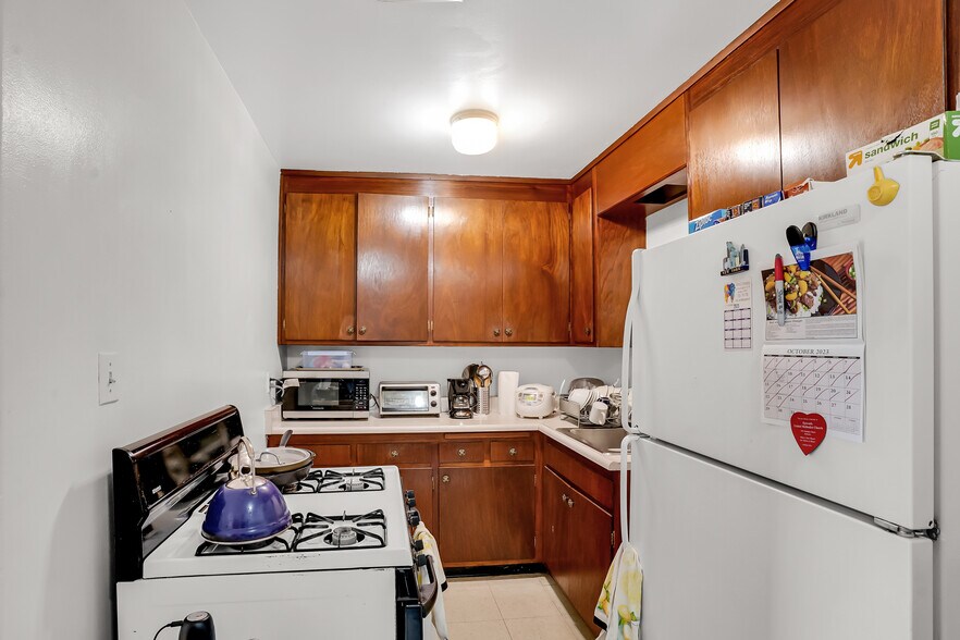 More Photos Of 5314 Bayview Ave, Richmond Apartments For Sale