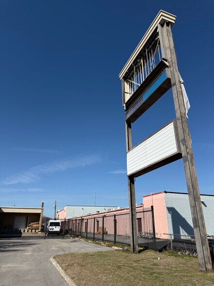 More Photos Of 3910 W Camp Wisdom Rd, Dallas Storefront For Sale