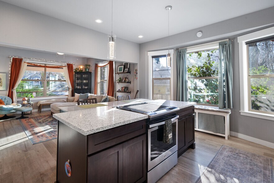 More Photos Of 215 NE 30th Ave, Portland Multifamily For Sale