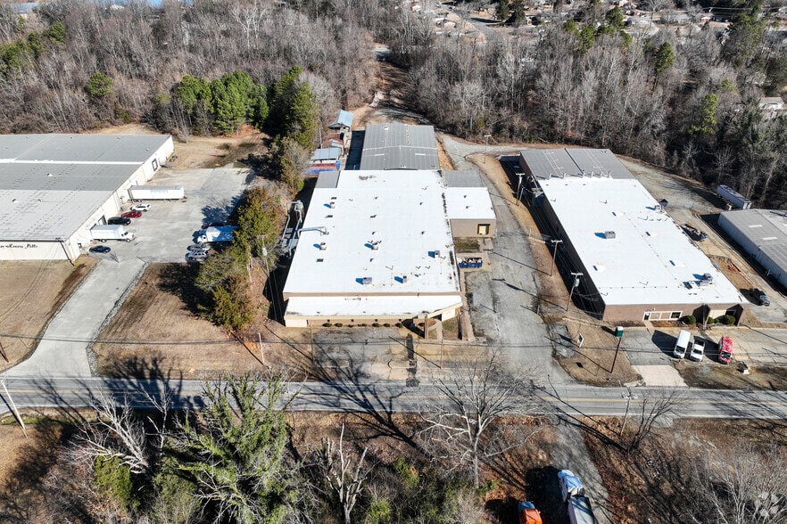 More Photos Of 1218 Hickory Chapel Rd, High Point Light Distribution For Lease