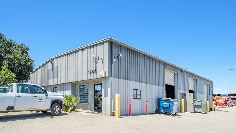Primary Photo Of 1742 W Pine Ave, Fresno Industrial For Lease