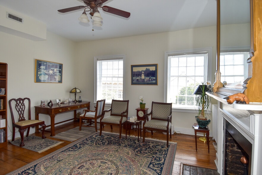 More Photos Of 109 S Fairfax St, Alexandria Office For Sale