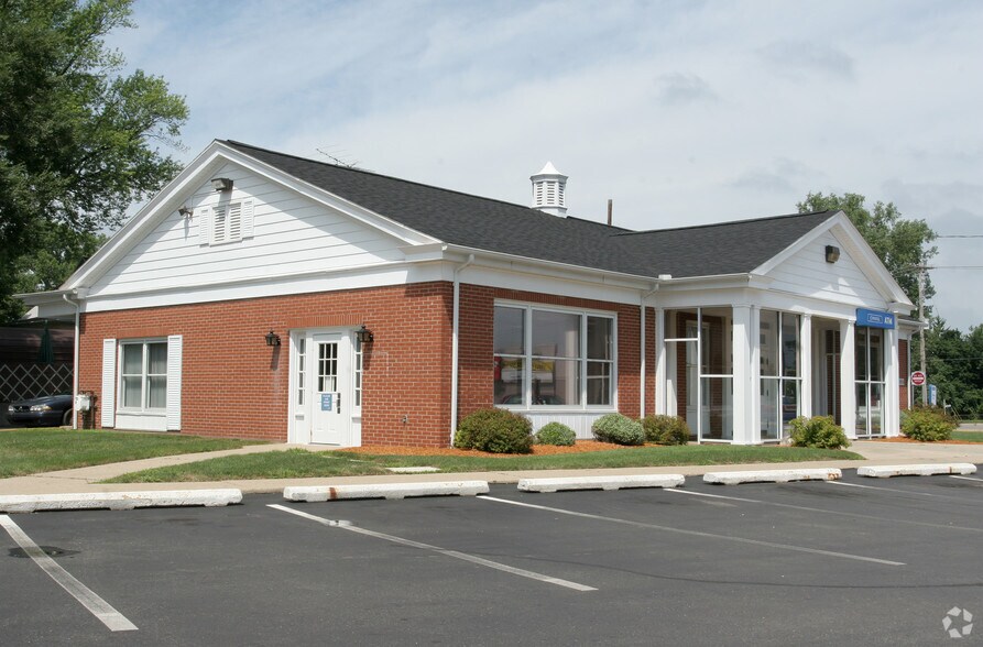 More Photos Of 2815 E Michigan Ave, Jackson Bank For Sale