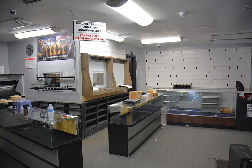 More Photos Of 43 County Road 17, Enterprise Showroom For Sale