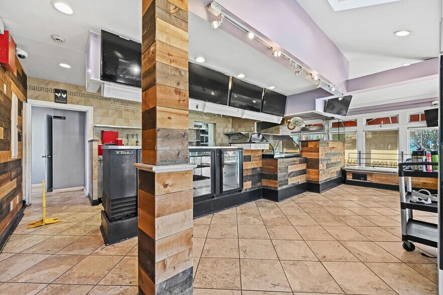 More Photos Of 364 W Putnam Ave, Greenwich Office For Lease