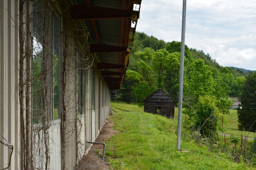 More Photos Of 6421 Highway 91 N, Laurel Bloomery Warehouse For Lease