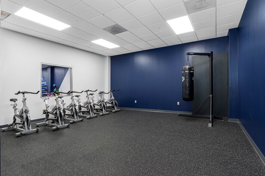 More Photos Of 5701 E Hillsborough Ave, Tampa Office For Lease