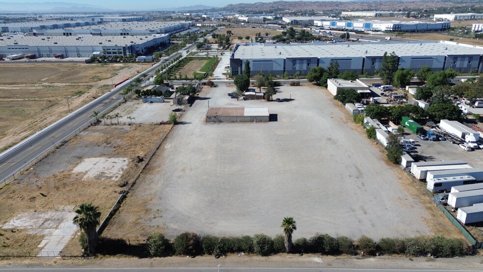 More Photos Of 1220 Nance St, Perris Contractor Storage Yard For Lease