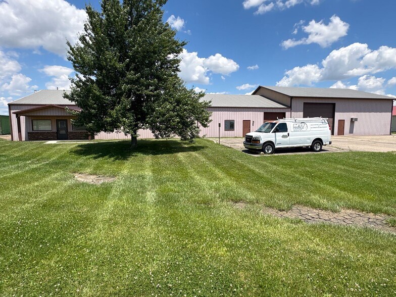 Primary Photo Of 2616 Setter Ct NW, Lancaster Flex For Sale
