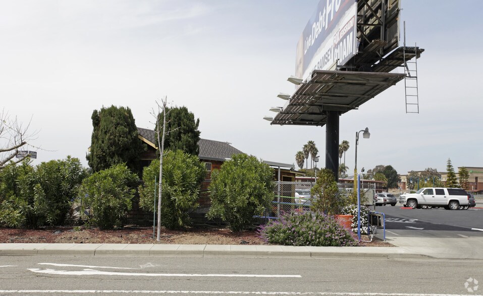 More Photos Of 40 98th Ave, Oakland Parking Lot For Sale