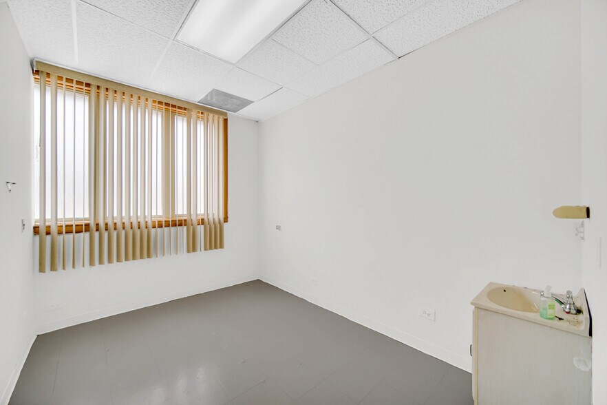 More Photos Of 2201 W Roosevelt Rd, Broadview Office For Sale