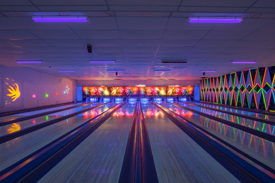 More Photos Of 1813 Main St, Cassville Bowling Alley For Sale