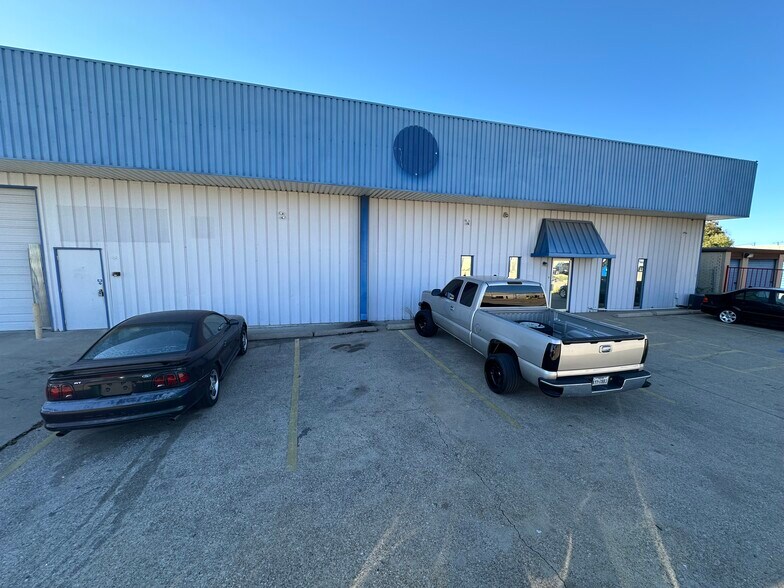 More Photos Of 5201 Grisham Dr, Rowlett Manufacturing For Sale