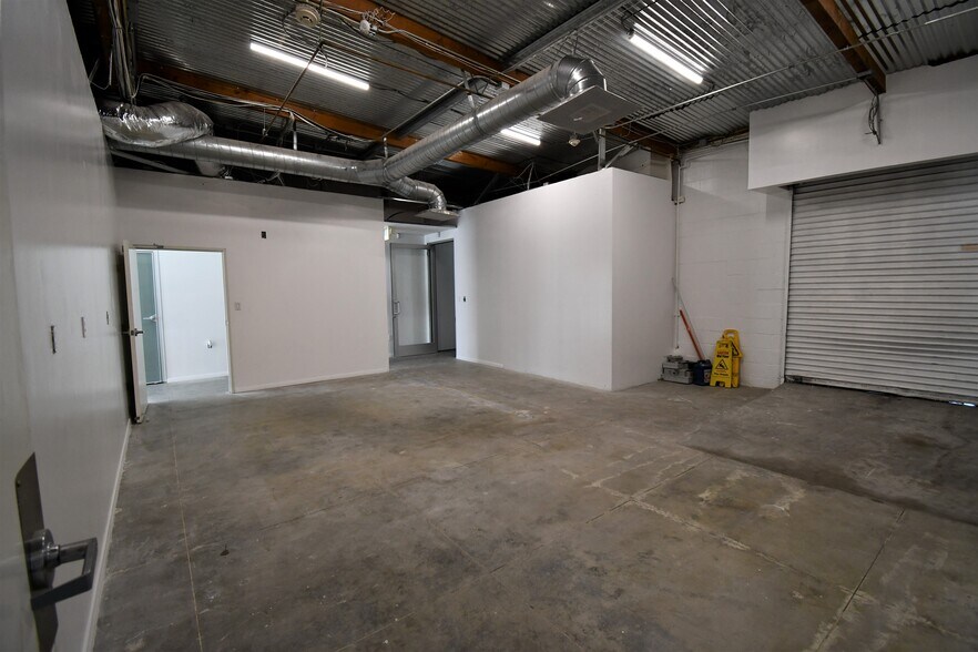 More Photos Of 31-77 W Del Mar Blvd, Pasadena Warehouse For Lease