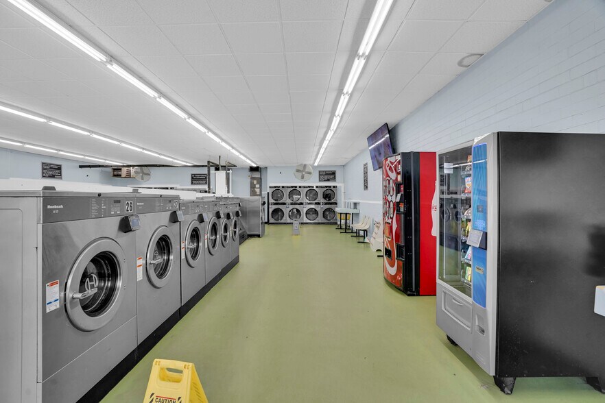 More Photos Of 1506-1524 Clinton Rd, Fayetteville Freestanding For Sale