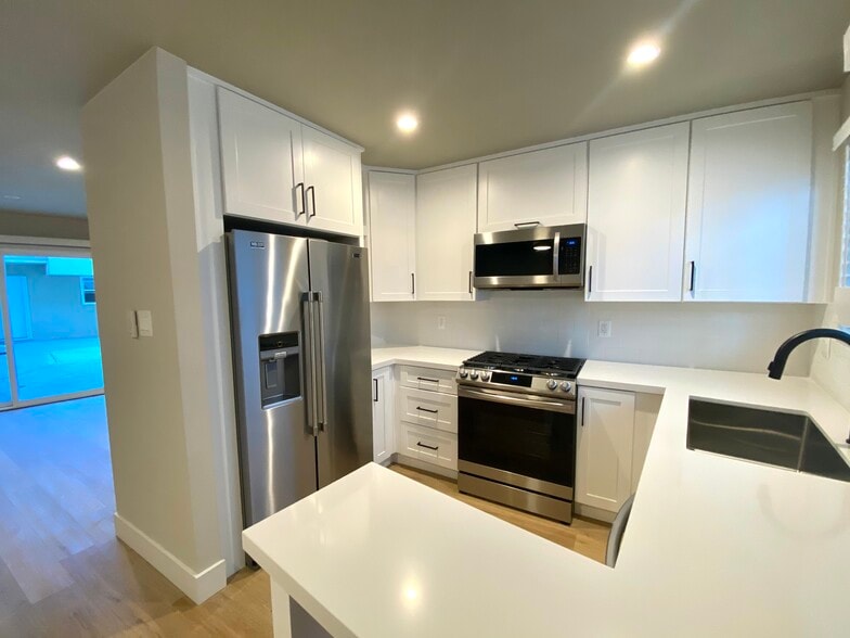 More Photos Of 4837 Hayvenhurst Ave, Encino Apartments For Sale