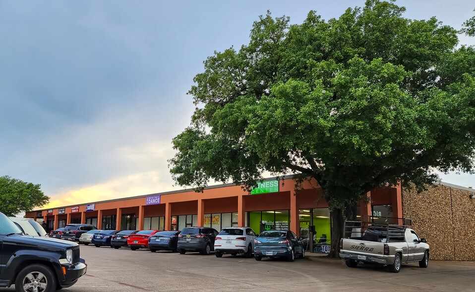 More Photos Of 719 N Hampton Rd, DeSoto Unknown For Lease