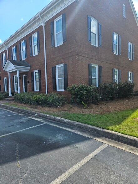 More Photos Of 7171 Jonesboro Rd, Morrow Office For Lease